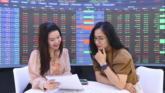 Nâng hạng chứng khoán – Những chuyển động được tổ chức xếp hạng ghi nhận