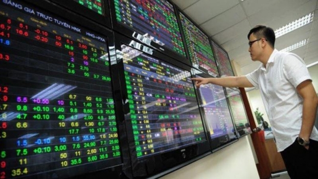 Thị trường chứng khoán: Điểm số hồi phục, dòng tiền giảm nhưng luân chuyển tốt