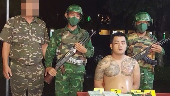 Đồng Tháp: Bắt đối tượng mang 4kg ma tuý bơi qua sông từ Campuchia về Việt Nam