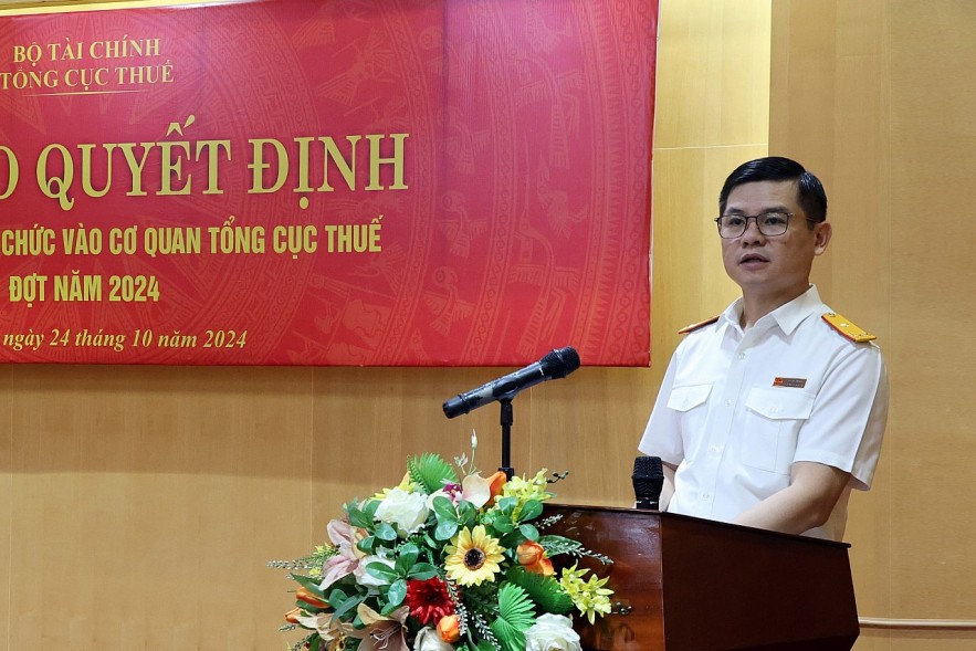 Tổng cục Thuế tiếp nhận, trao quyết định tuyển dụng 49 công chức mới