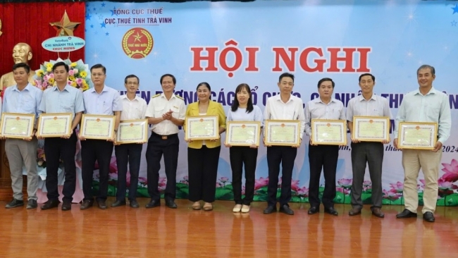 Cục Thuế Trà Vinh tuyên dương 121 người nộp thuế