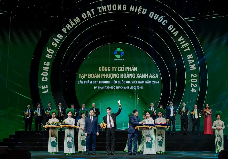Tập đoàn Phenikaa lần thứ 4 liên tiếp được vinh danh là Thương hiệu Quốc gia Việt Na Tập đoàn Phenikaa lần thứ 4 liên tiếp được vinh danh là Thương hiệu Quốc gia Việt Nam