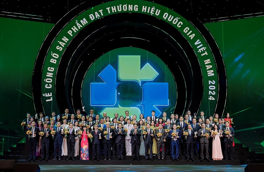 Tập đoàn Phenikaa lần thứ 4 liên tiếp được vinh danh là Thương hiệu Quốc gia Việt Na Tập đoàn Phenikaa lần thứ 4 liên tiếp được vinh danh là Thương hiệu Quốc gia Việt Nam