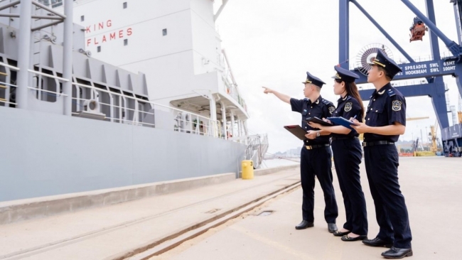 Thu ngân sách 11 tháng từ xuất nhập khẩu vượt 2,6% dự toán cả năm