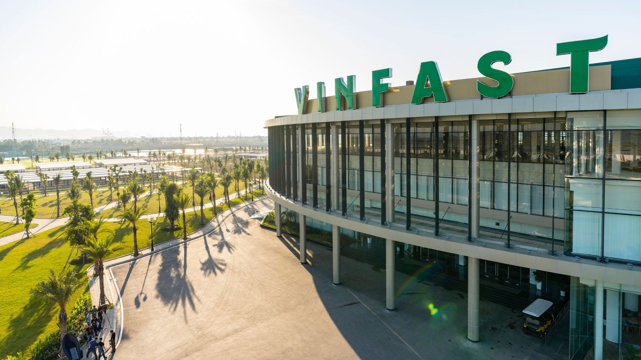 VinFast nhận hỗ trợ từ Vingroup và ông Phạm Nhật Vượng nhằm dự phòng nguồn vốn, tập trung bứt phá VinFast nhận hỗ trợ từ Vingroup và ông Phạm Nhật Vượng nhằm dự phòng nguồn vốn, tập trung bứt phá