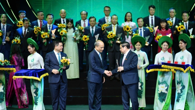 doanh nhan chung suc cung dat nuoc buoc vao ky nguyen vuon minh cua dan toc