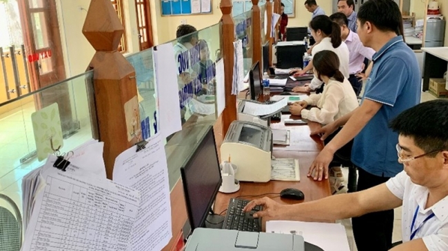 sap nhap don vi su nghiep xu ly khoan quy du the nao