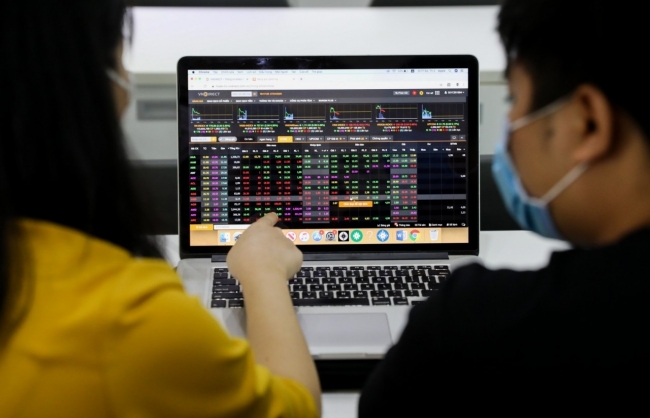 Chứng khoán ngày 10/02: Cổ phiếu thép chao đảo, VN-Index giảm gần 12 điểm