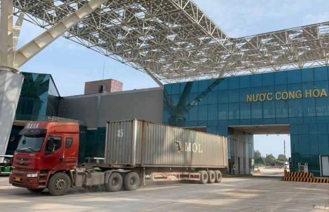 Hải quan Móng Cái (Quảng Ninh) tăng cường kiểm tra, giám sát đối với hàng hóa xuất nhập khẩu