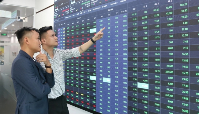 Thị trường quý II kỳ vọng hồi phục lợi nhuận và những rủi ro mới