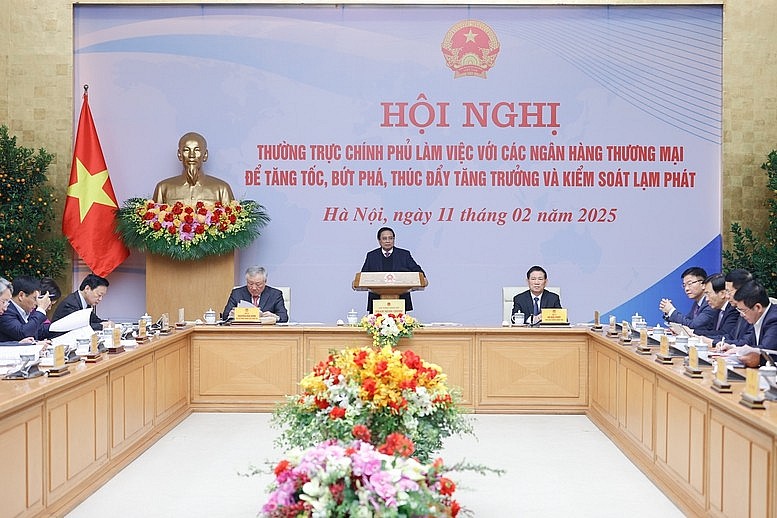 Thống đốc Ngân hàng Nhà nước đề cập các lĩnh vực ưu tiên vốn tín dụng, tạo đà tăng GDP trên 8% Thống đốc Ngân hàng Nhà nước đề cập các lĩnh vực ưu tiên vốn tín dụng, tạo đà tăng GDP trên 8%