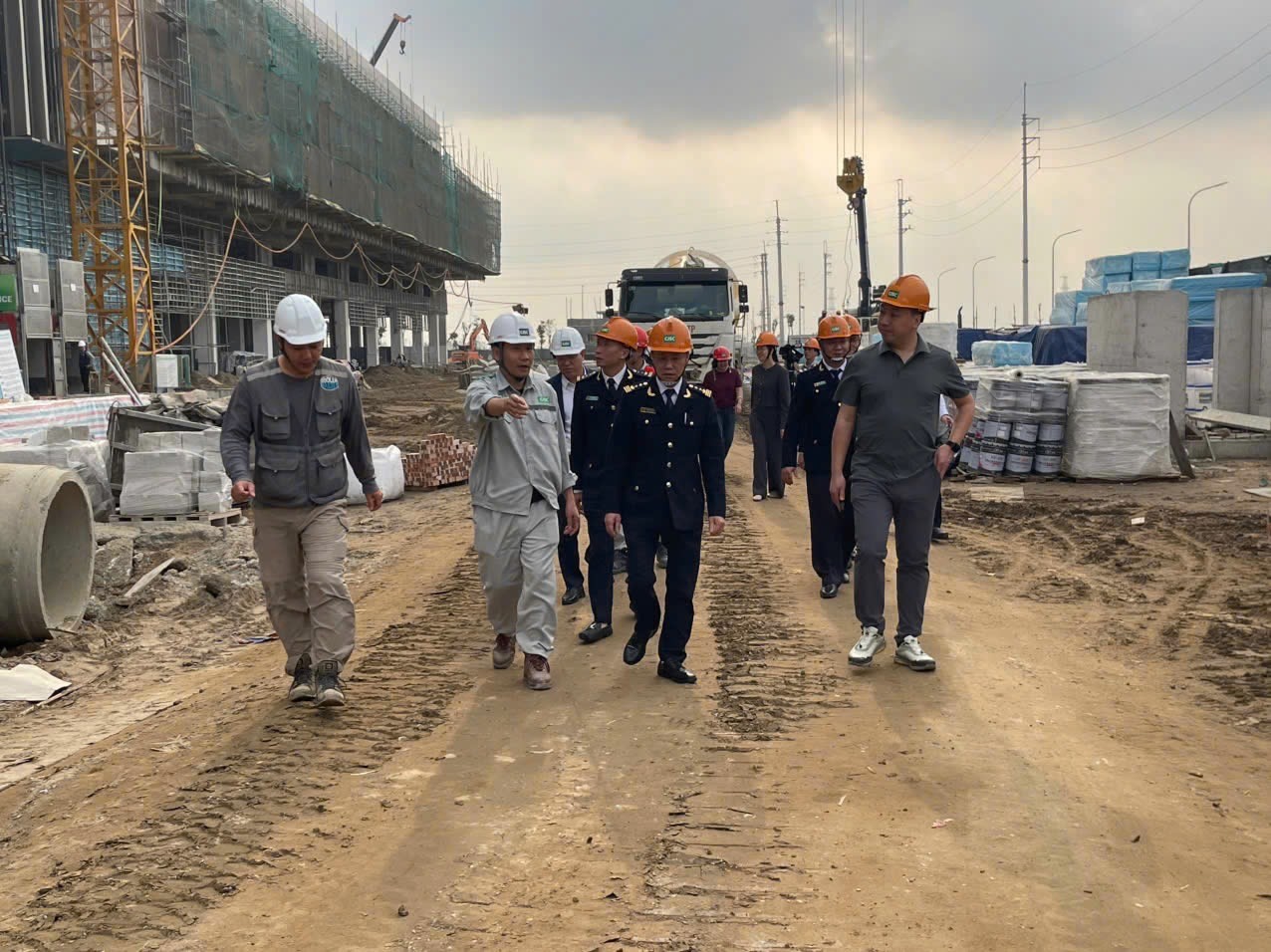 undefined Đoàn công tác