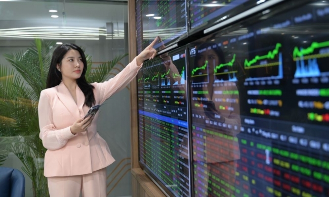 Chứng khoán ngày 28/10: VN-Index đảo chiều bật tăng mạnh cuối phiên