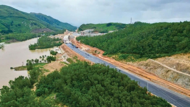 Đề xuất đầu tư mở rộng cao tốc Bắc - Nam lên 6 làn xe