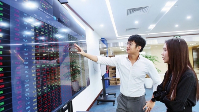 Chọn nhóm ngành nào đón đầu “cơ hội vàng” khi thị trường nâng hạng?