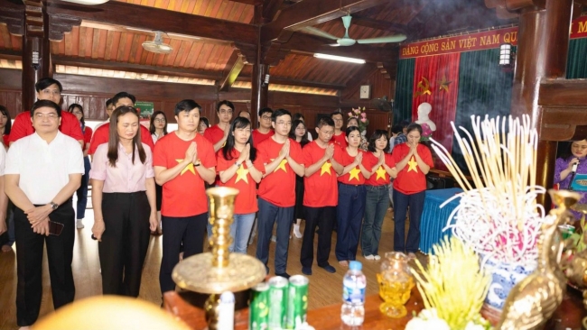 Hành trình về nguồn của Đảng bộ bộ phận Vụ Tổ chức cán bộ