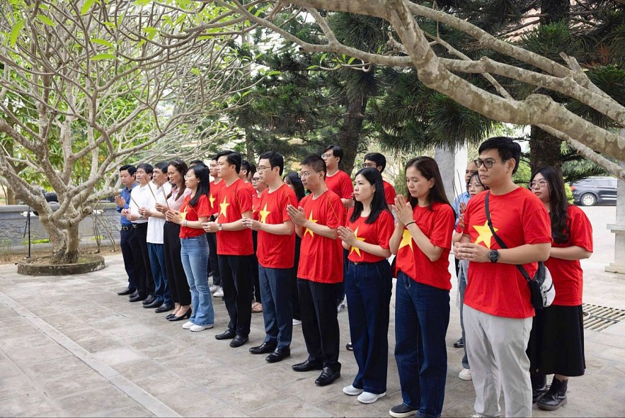 Hành trình về nguồn của Đảng bộ bộ phận Vụ Tổ chức cán bộ Hành trình về nguồn của Đảng bộ bộ phận Vụ Tổ chức cán bộ