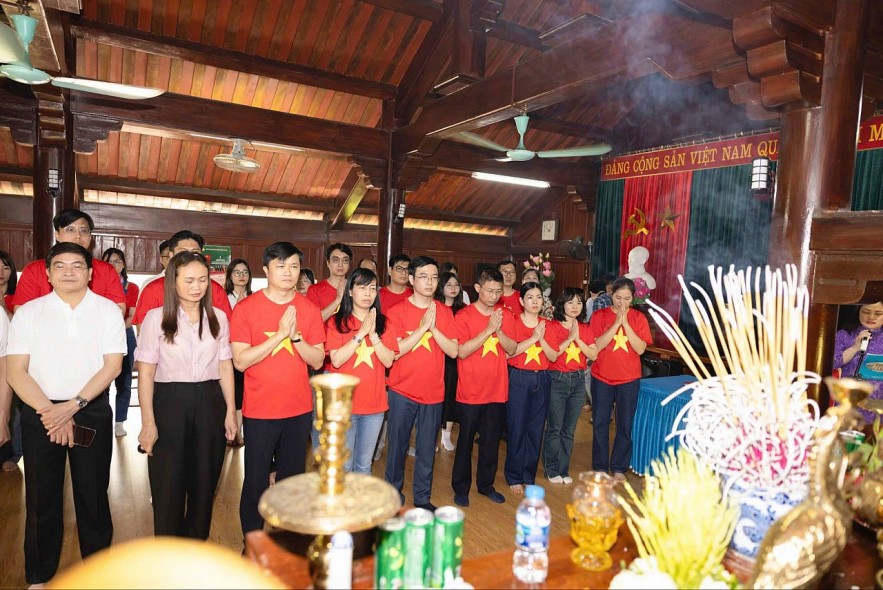 Hành trình về nguồn của Đảng bộ bộ phận Vụ Tổ chức cán bộ Hành trình về nguồn của Đảng bộ bộ phận Vụ Tổ chức cán bộ