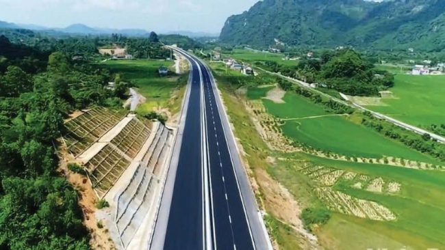 Tiếp tục phân cấp mạnh trong quy hoạch, đầu tư