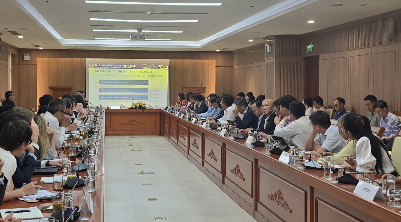 Đối thoại tìm giải pháp để thị trường bảo hiểm chuyển mình mạnh mẽ, góp phần thúc đẩy tăng trưởng kinh tế Đối thoại tìm giải pháp để thị trường bảo hiểm chuyển mình mạnh mẽ, góp phần thúc đẩy tăng trưởng kinh tế