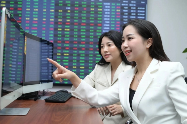 Chứng khoán ngày 11/2: VN-Index tăng mạnh, áp sát ngưỡng kháng cự tâm lý 1.800 điểm