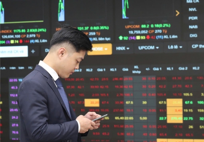 Chứng khoán ngày 3/11: Biến động trong biên độ rộng, VN-Index giảm điểm phiên đầu tuần