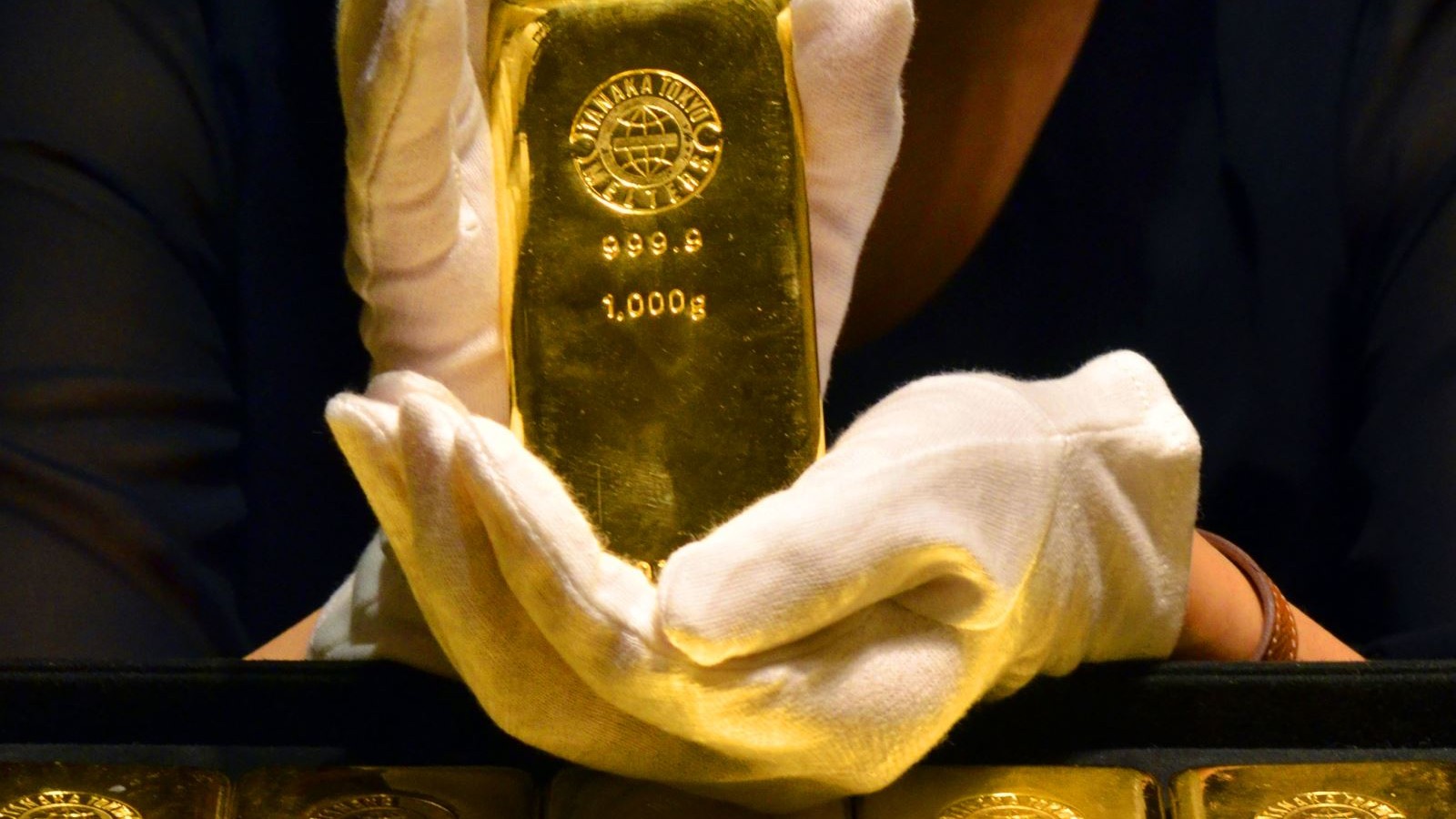 Người dân Nhật Bản đổ xô đầu tư vào vàng do lo ngại về nguy cơ suy thoái kinh tế toàn cầu