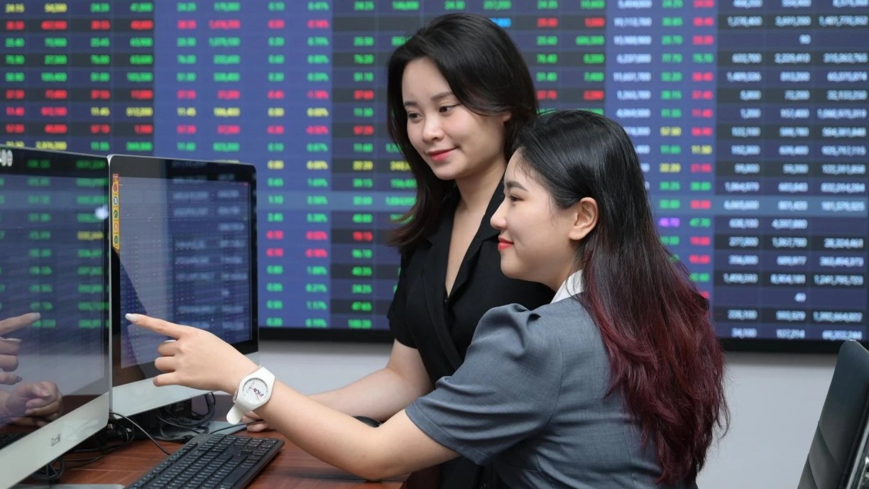 Chứng khoán tuần 3-7/11: Tìm kiếm cân bằng mới sau ngưỡng tâm lý 1600 điểm