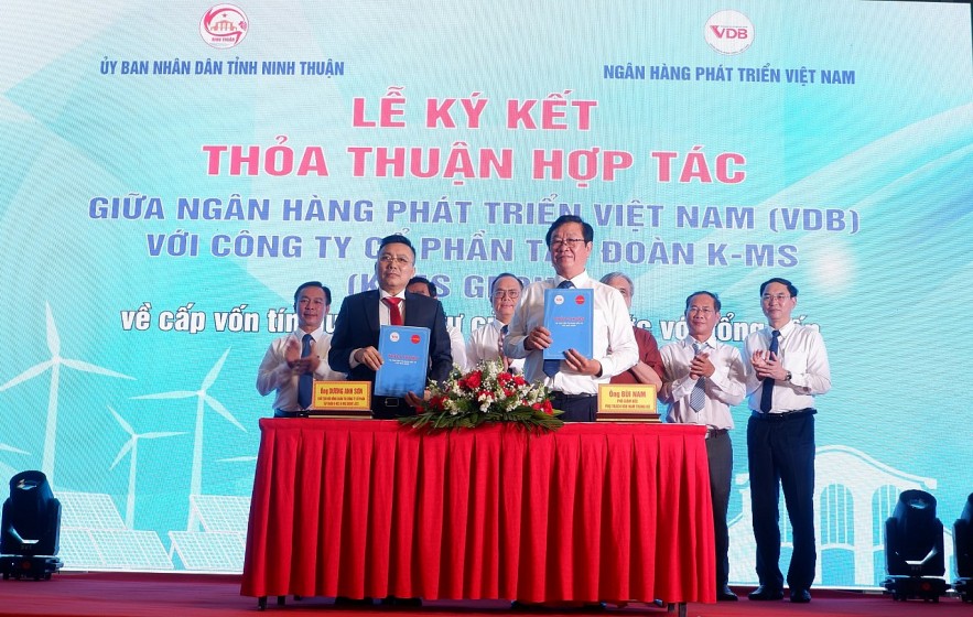Ngân hàng Phát triển Việt Nam đồng hành cùng nhà đầu tư giải quyết bài toán về nguồn vốn vay dài hạn Ngân hàng Phát triển Việt Nam đồng hành cùng nhà đầu tư giải quyết bài toán về nguồn vốn vay dài hạn