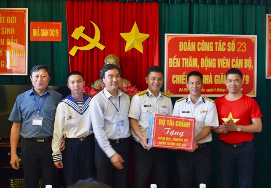 Đến với Trường Sa thân yêu