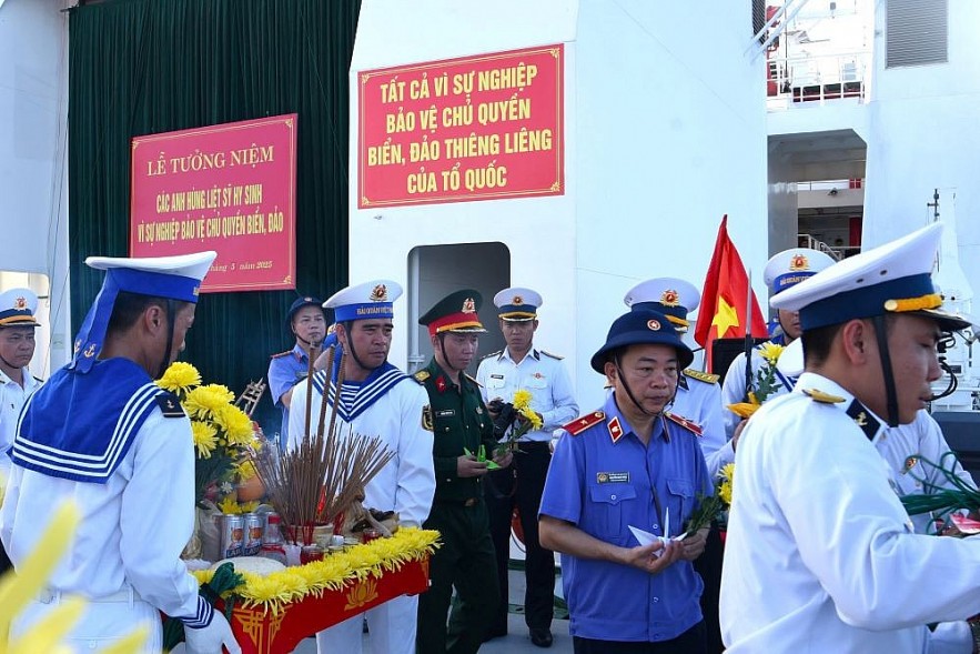 Đến với Trường Sa thân yêu