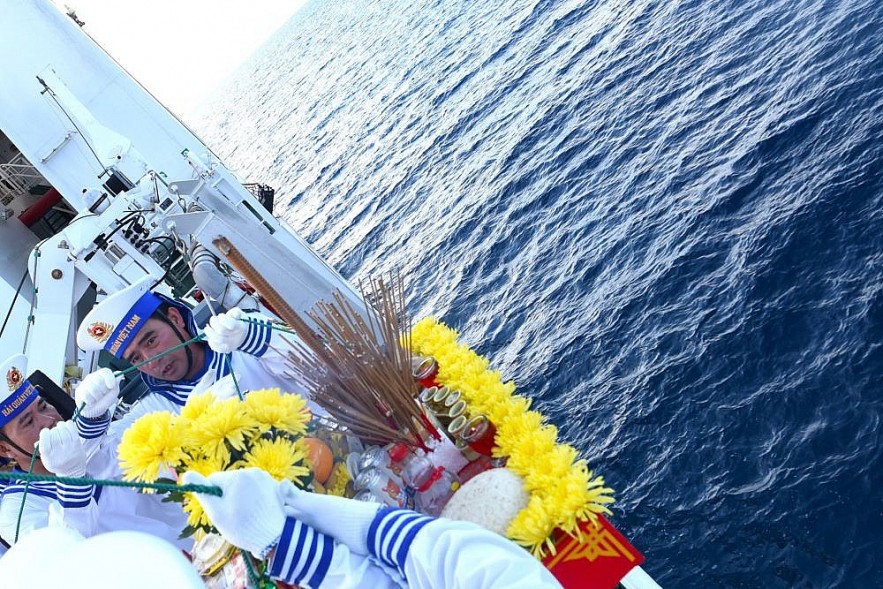 Đến với Trường Sa thân yêu