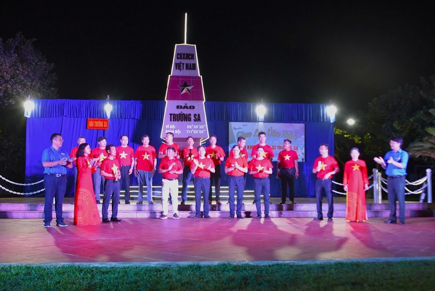 Đến với Trường Sa thân yêu