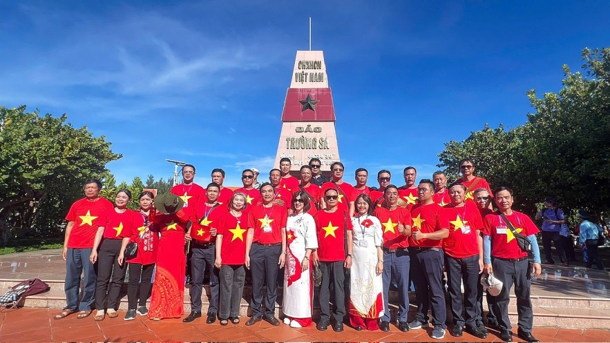 Đến với Trường Sa thân yêu