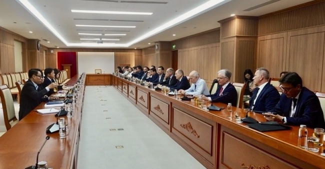 Cục Đầu tư nước ngoài làm việc với Nghiệp đoàn giới chủ Pháp