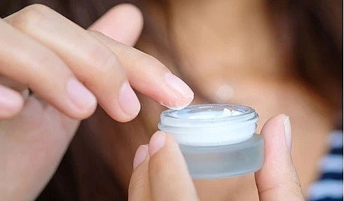 Thu hồi toàn quốc lô mỹ phẩm Evit mù U - lọ 15ml không đạt chất lượng Thu hồi toàn quốc lô mỹ phẩm Evit mù U - lọ 15ml không đạt chất lượng