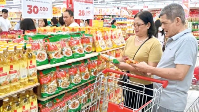 Giảm 2% thuế giá trị gia tăng: Sẻ chia cùng người dân, kích thích tổng cầu