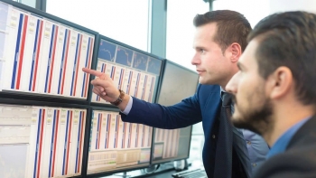 Cú hích cơ cấu danh mục quỹ ETF ngoại kéo MCH, VCK ngược dòng tăng trần