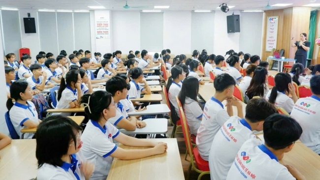 hic tien phong doi moi dao tao ngon ngu tu xa chat luong cao