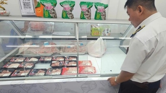 Kiểm tra đột xuất các cửa hàng của Công ty C.P. Việt Nam tại Bình Dương