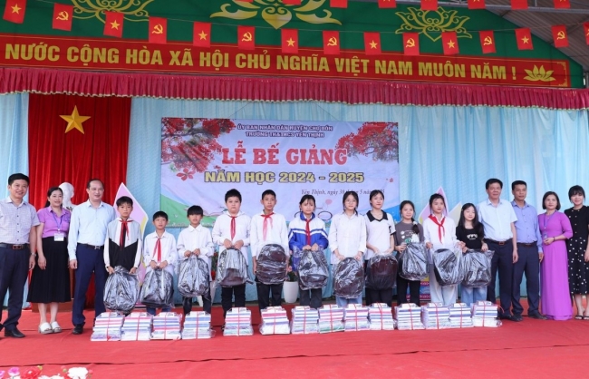 "Hành trình về nguồn": DATC hỗ trợ giáo dục tại vùng cao Bắc Kạn