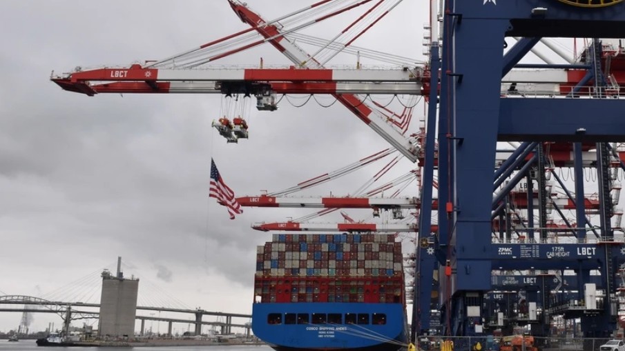 IMF: Chiến tranh thương mại gây cú sốc lớn hơn đại dịch COVID-19