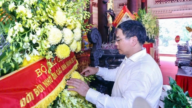 bo truong bo tai chinh nguyen van thang dang huong tuong niem tai khu di tich nga ba dong loc va truong bon