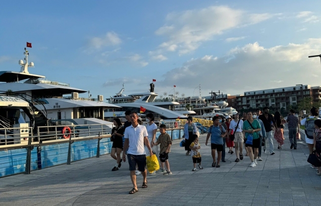 quang ninh dat muc tieu thu them hon 8000 ty dong ngan sach nha nuoc trong thang 12