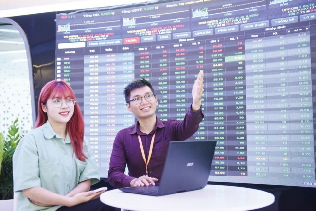 Chứng khoán - lĩnh vực đòi hỏi bản lĩnh, chuyên môn cao từ “người cầm bút”