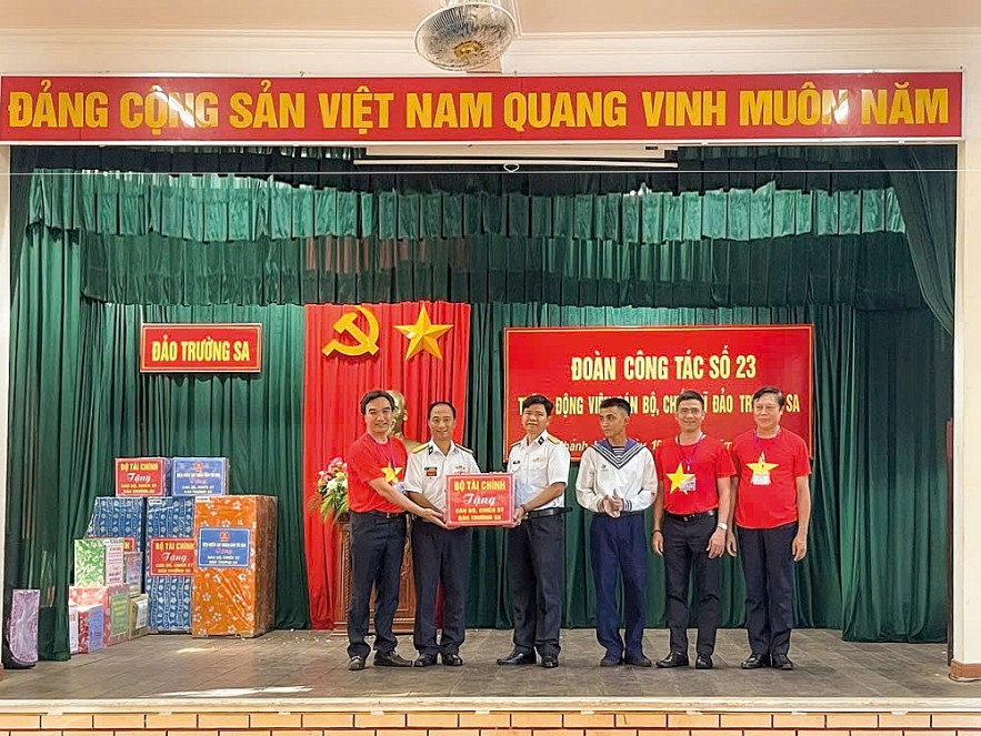 Trường Sa ngày càng gần