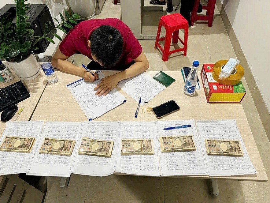 Hải quan Nội Bài chủ trì bắt giữ 690 tờ mệnh giá 10.000 Yên Nhật