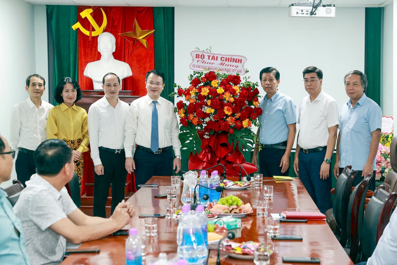 Thứ trưởng Trần Quốc Phương chúc mừng Báo Tài chính – Đầu tư nhân Ngày Báo chí Cách mạng Việt Nam