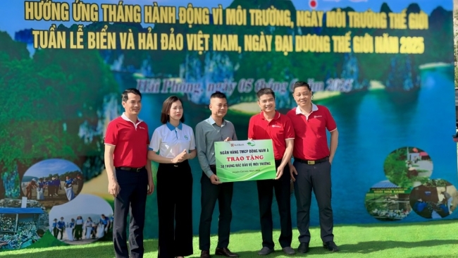 Cán bộ nhân viên SeABank chung tay làm sạch 11 bãi biển vì môi trường xanh