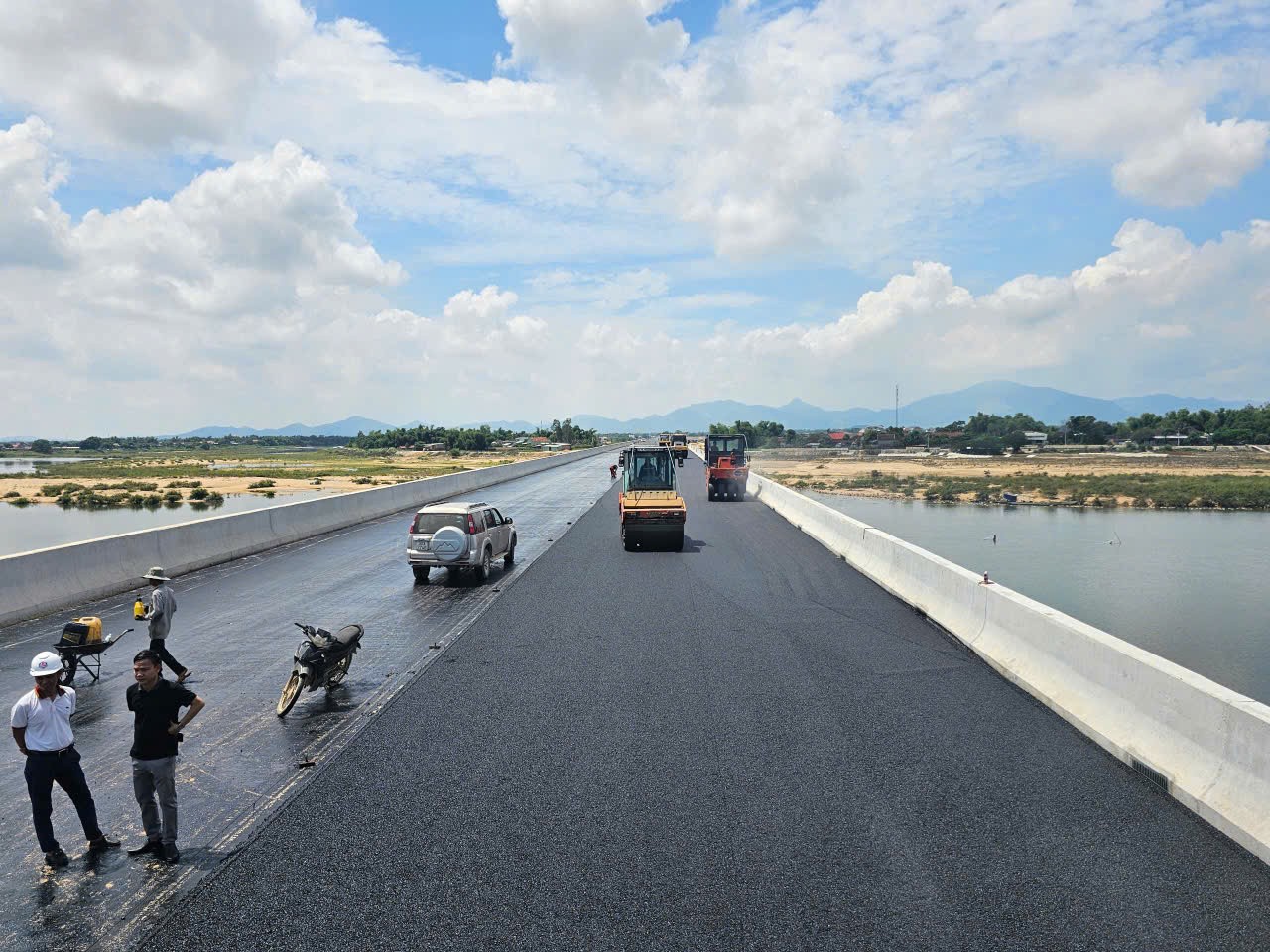 Đề xuất mở rộng cao tốc Bắc - Nam lên 6 làn xe: Tăng hiệu quả kinh tế với vốn đầu tư công Đề xuất mở rộng cao tốc Bắc - Nam lên 6 làn xe: Tăng hiệu quả kinh tế với vốn đầu tư công